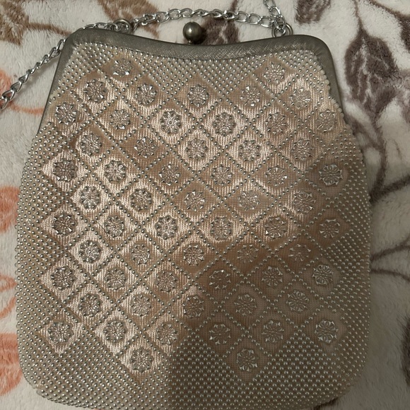 Vintage Purse Ivory Beaded Evening Bag Chain Strap Kiss Lock Clutch Formal - Picture 2 of 4